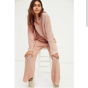 Ribbed Scoop Neck Sweater - Dusty Pink